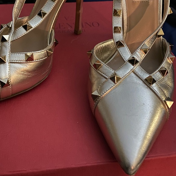 Brushed Gold Metallic Valentino Rock Stud Pumps - Picture 3 of 9